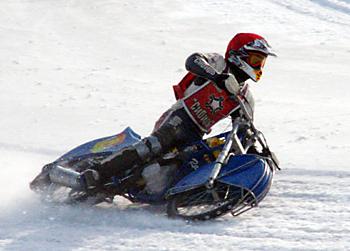 Максим Корчемаха - серебряный призер Чемпионата Европы-2009 по мотогонкам на льду среди юниоров