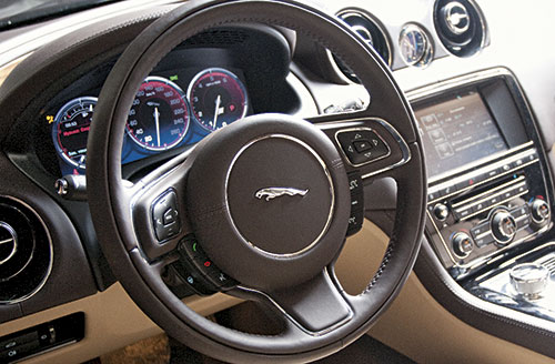 Тест-драйв Jaguar XJ